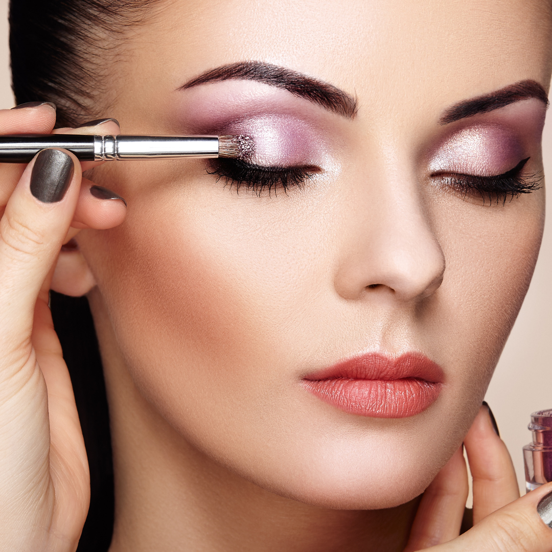 The Frosted Eyeshadow Y2K Look is Back: How to Wear Frosted Eyeshadow Tutorial 