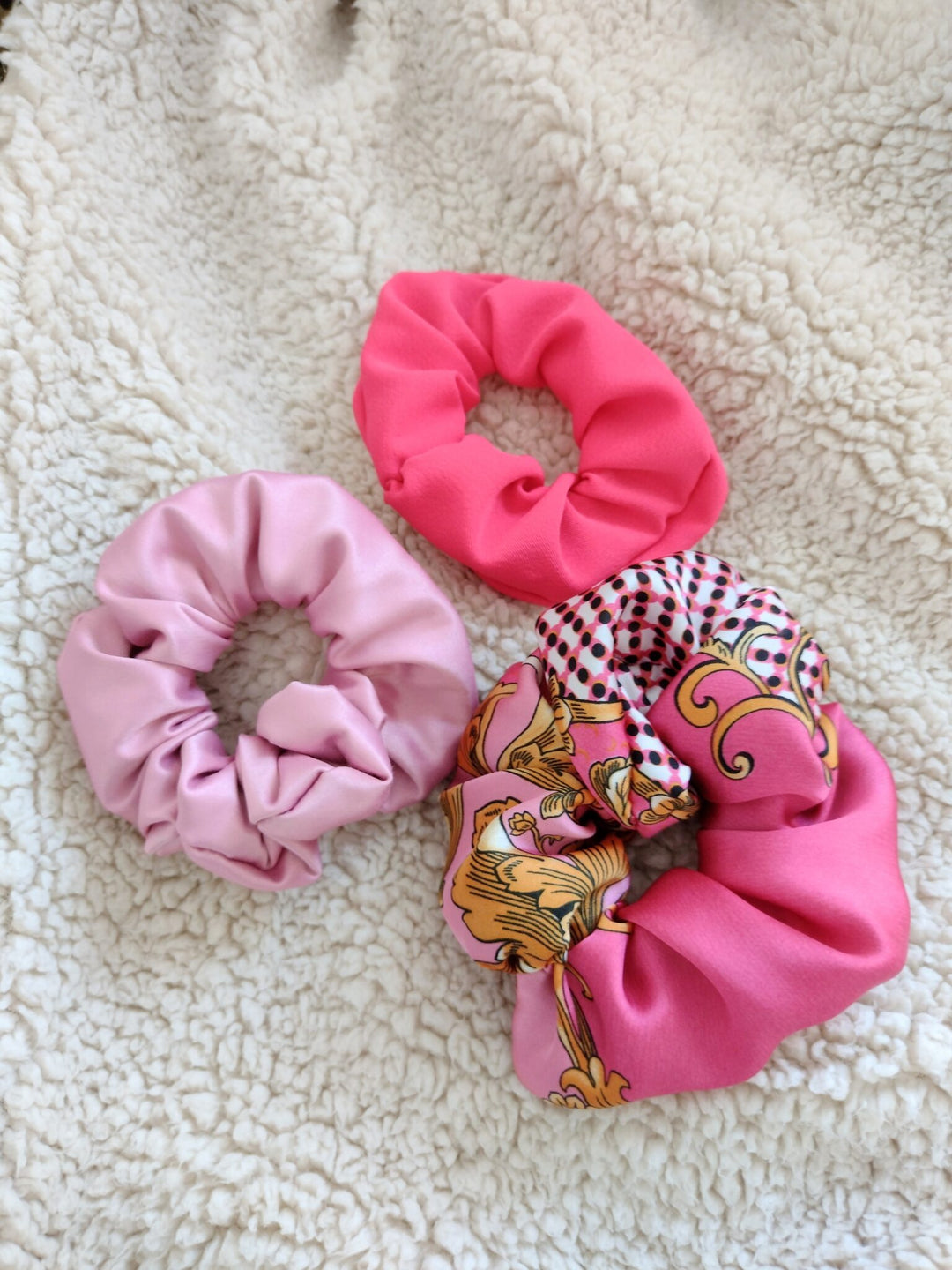 8 Ways to Wear a Scrunchie in 2022 and Beyond