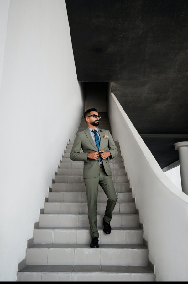 First impressions are important, especially when it's a date. Here's our full guide on what to wear on a date night: an ultimate guide for men.
