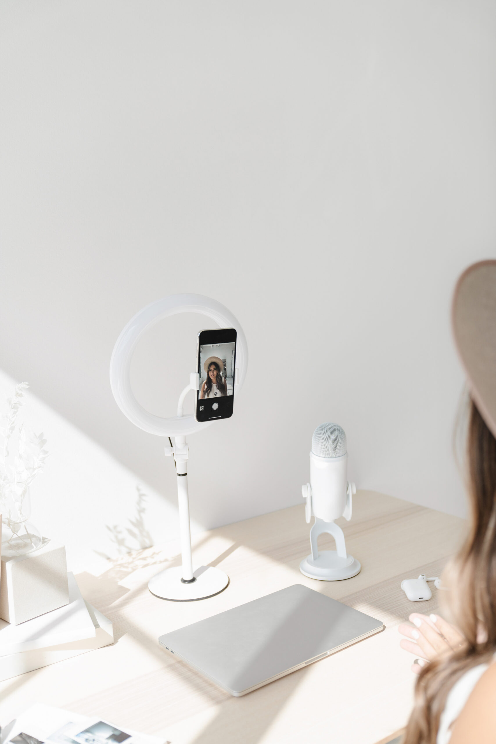 How to Choose the Best Cameras for Blog Photography: A Guide for Beginner Bloggers