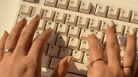 30 Daily Prompts for Journaling about Money Goals and Financial Freedom