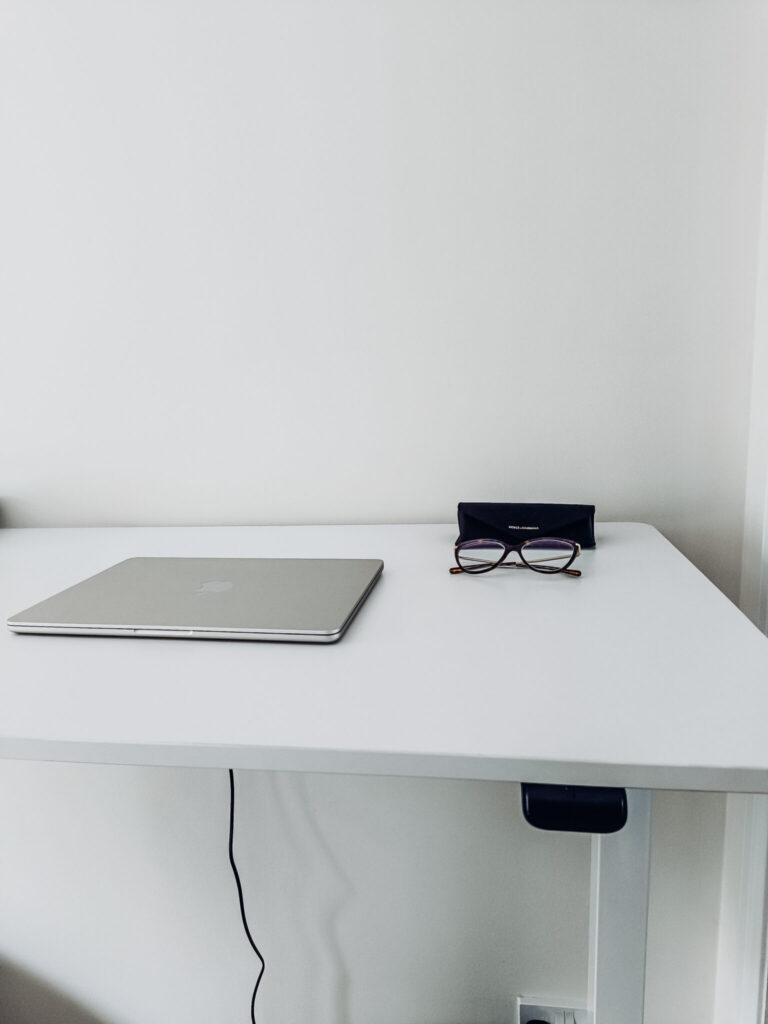 WHITE ELECTRIC STANDING DESK