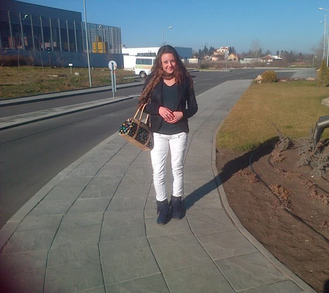 How to Wear White Jeans