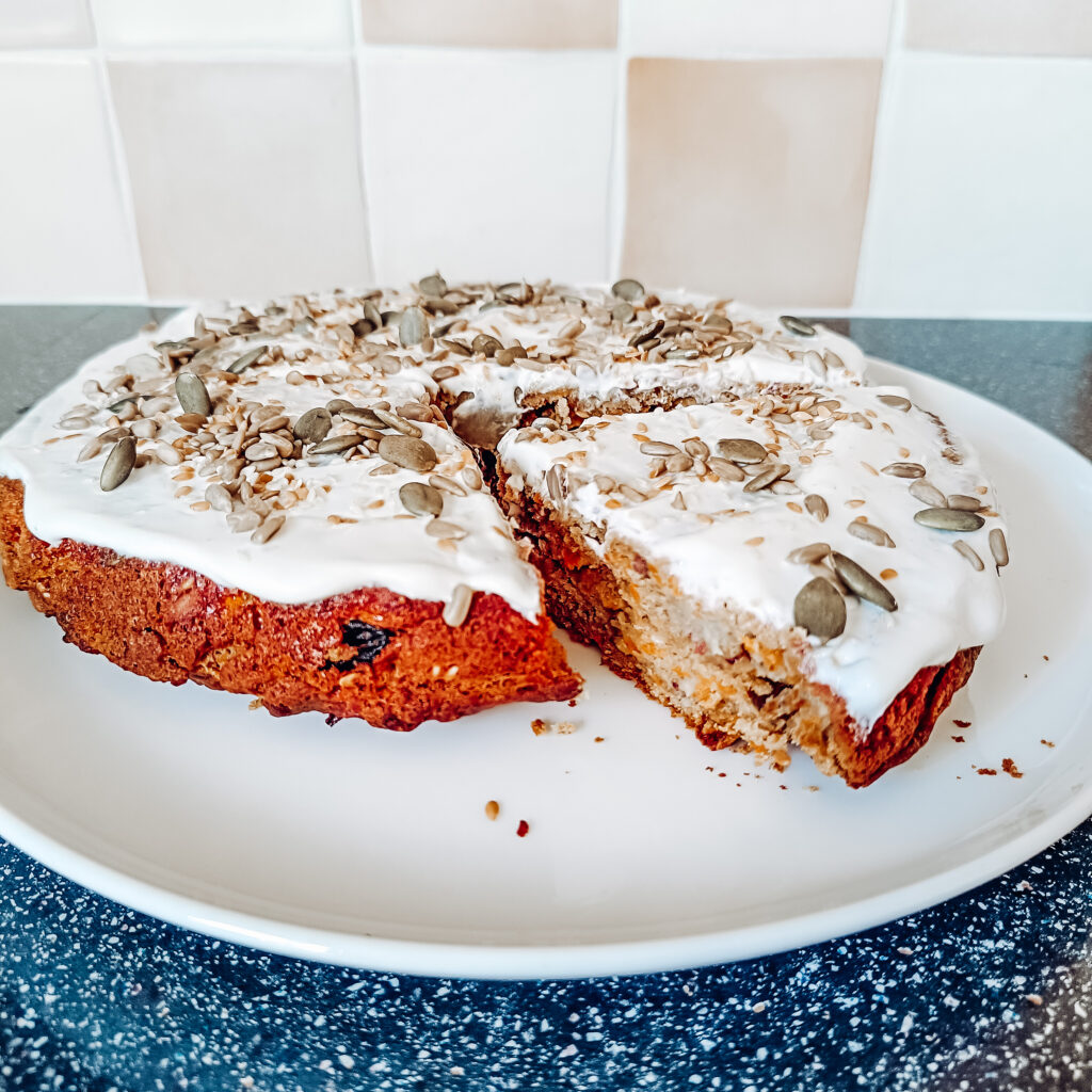 Sugar free carrot cake with honey