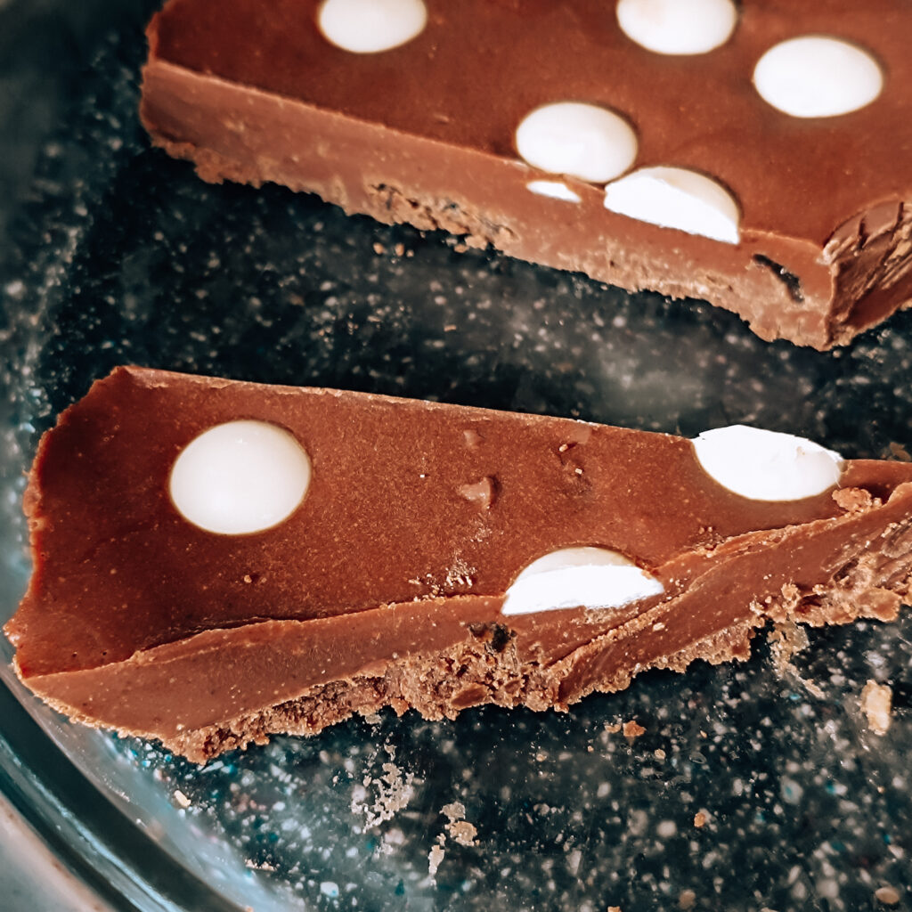 How to Make Sugar-Free No-Bake Peanut Butter Brownie Bars