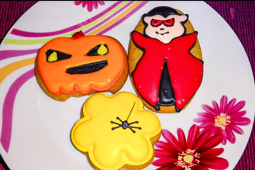 Halloween Gingerbread Cookies with Spooky Icing